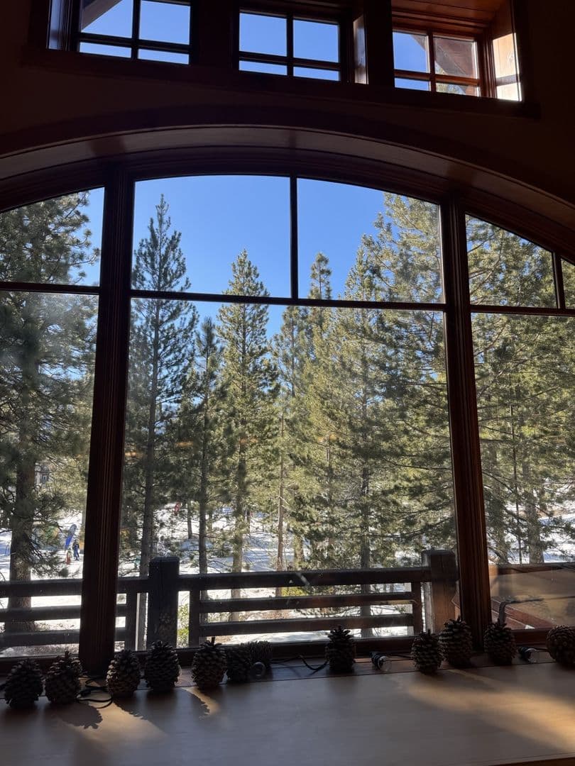 Mammoth Lakes House: 645 Monterey Pine Rd.