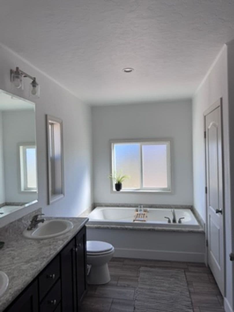 Crowley Lake House: 41 Larksput Ln
