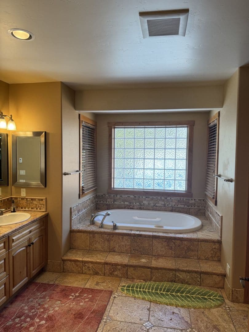 Mammoth Lakes House: 645 Monterey Pine Rd.