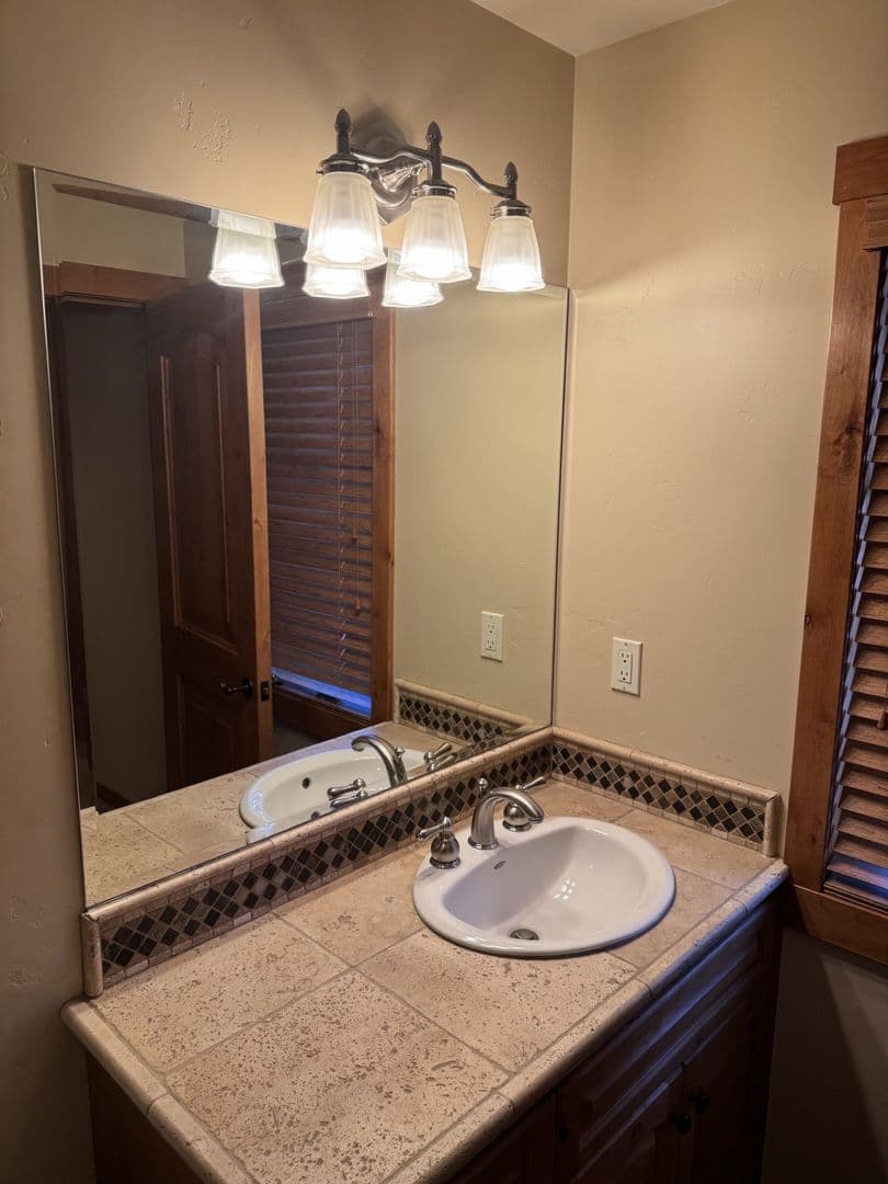 Mammoth Lakes House: 645 Monterey Pine Rd.