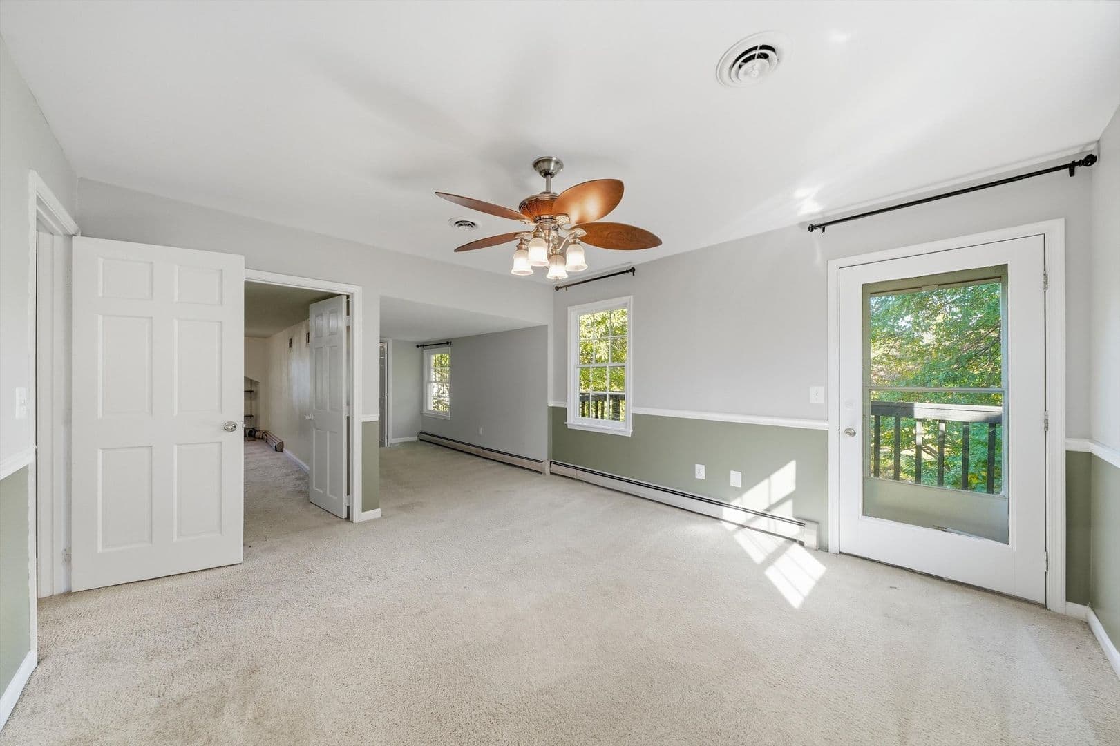 Damascus House: 26015 Woodfield Rd