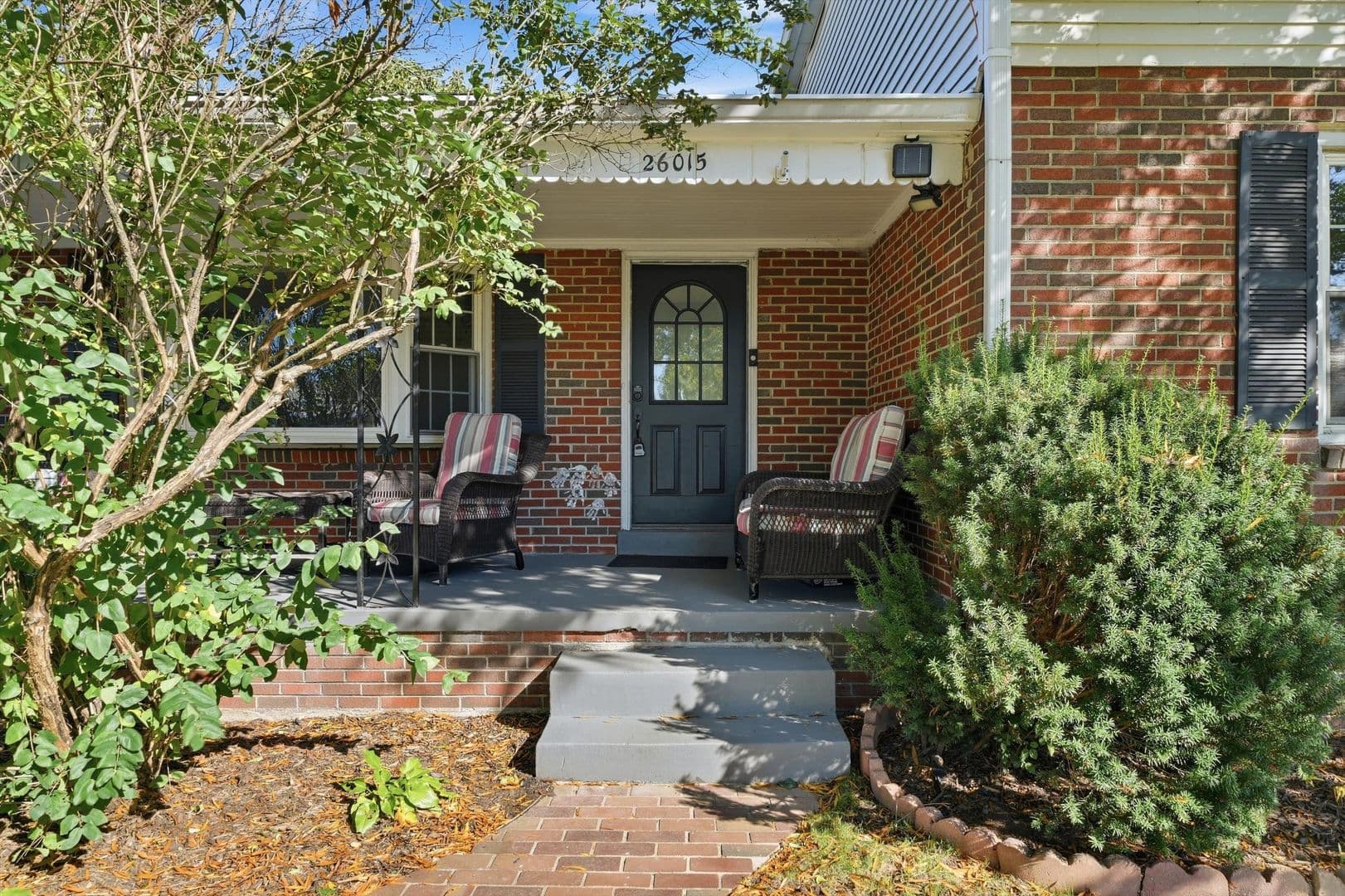 Damascus House: 26015 Woodfield Rd