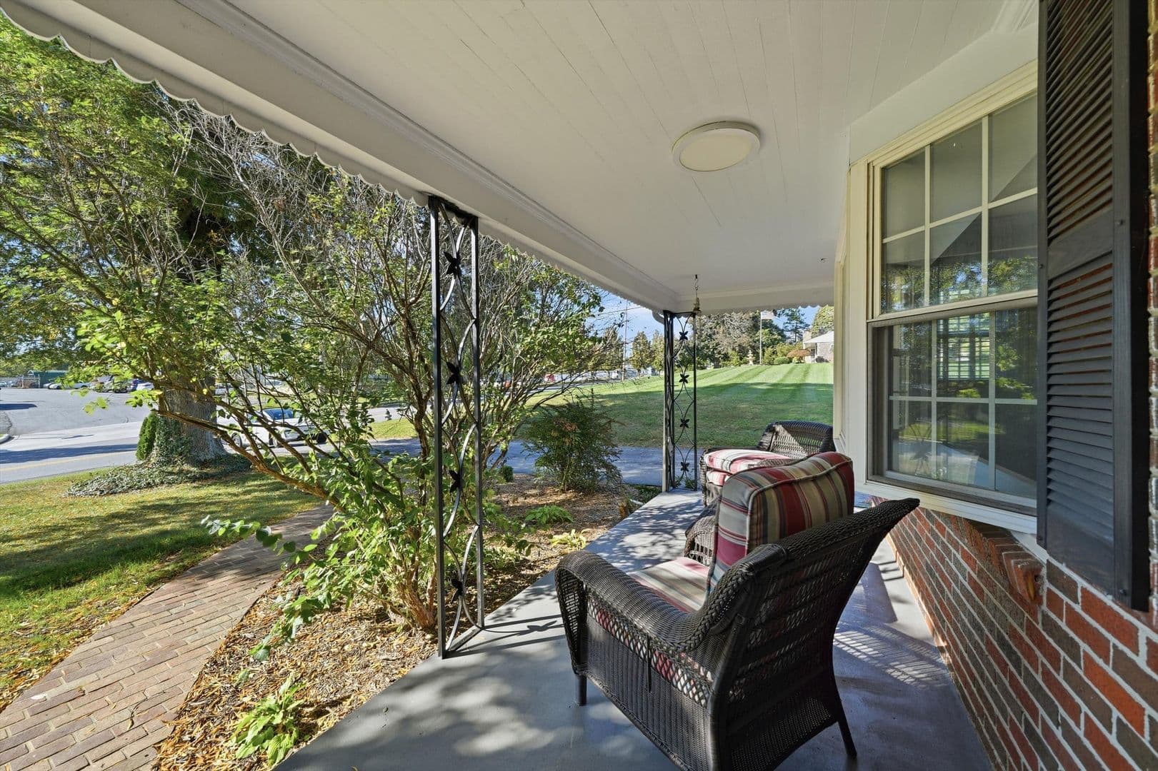 Damascus House: 26015 Woodfield Rd