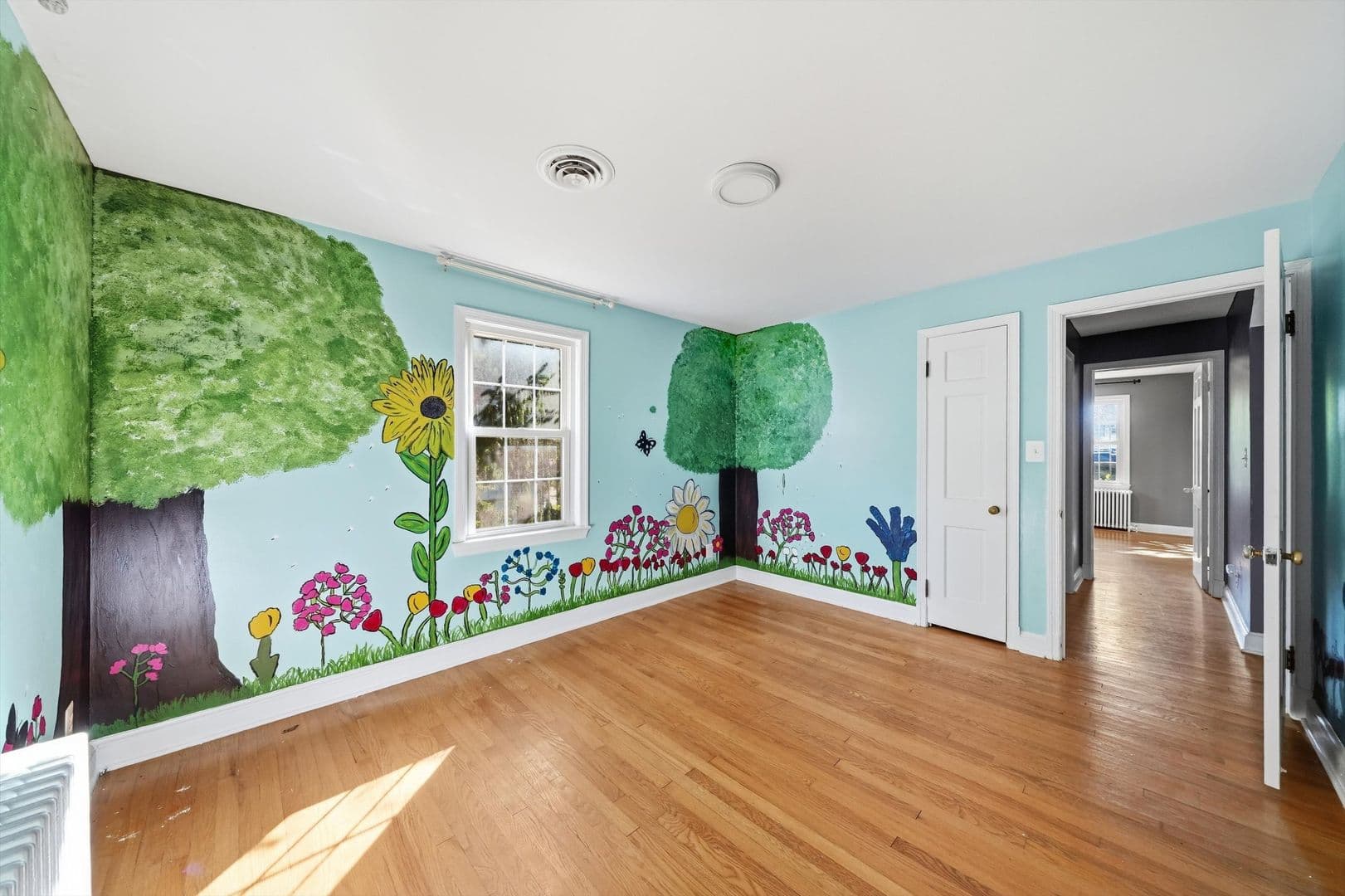 Damascus House: 26015 Woodfield Rd