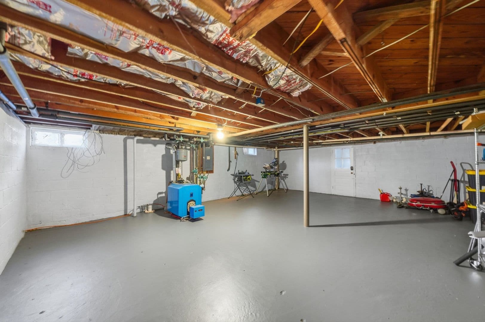 Damascus House: 26015 Woodfield Rd