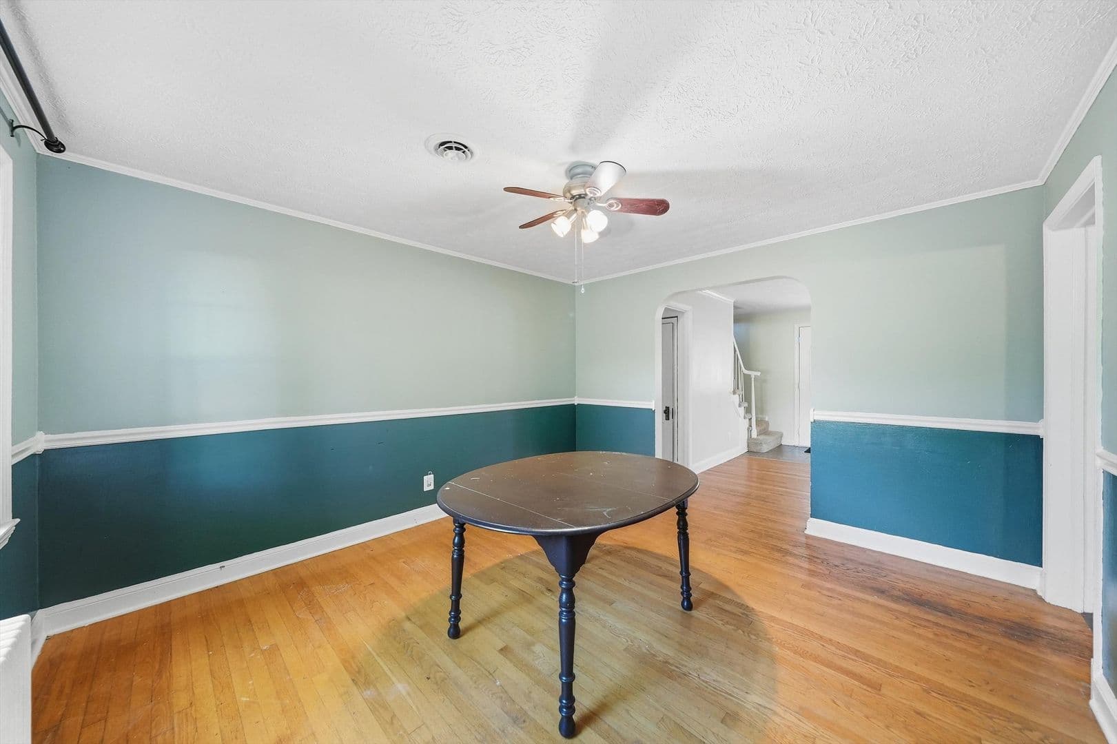 Damascus House: 26015 Woodfield Rd