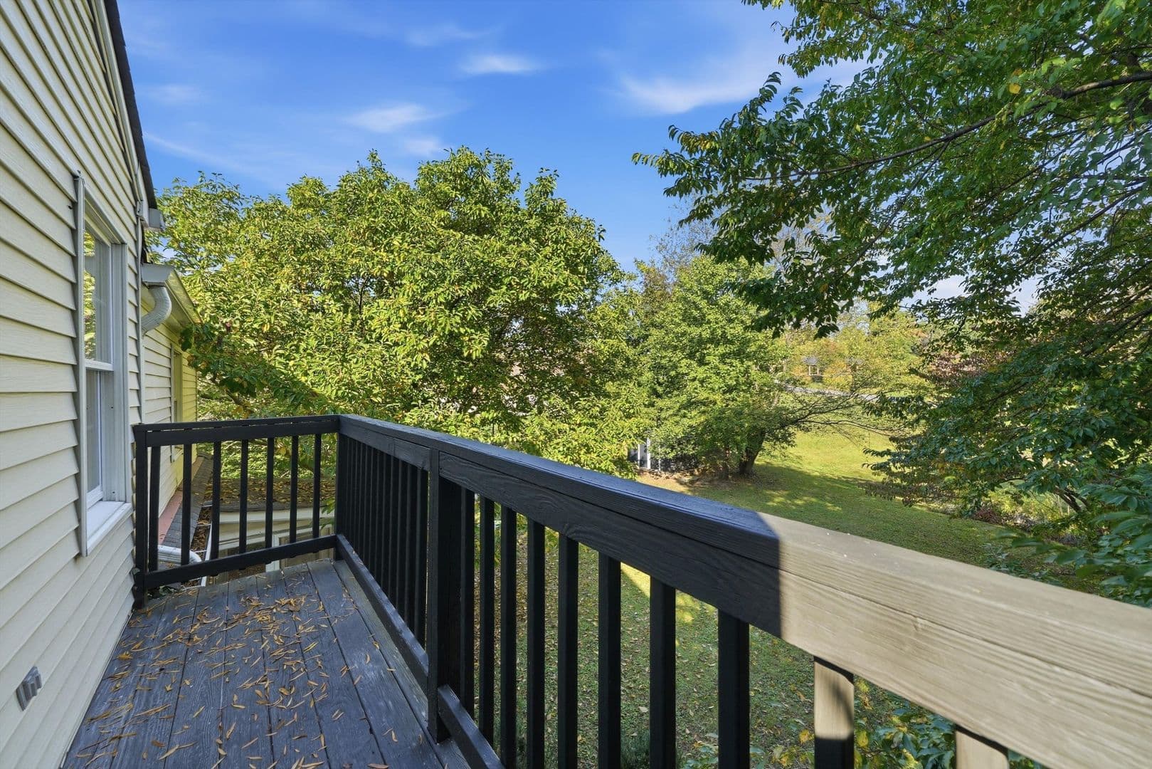 Damascus House: 26015 Woodfield Rd