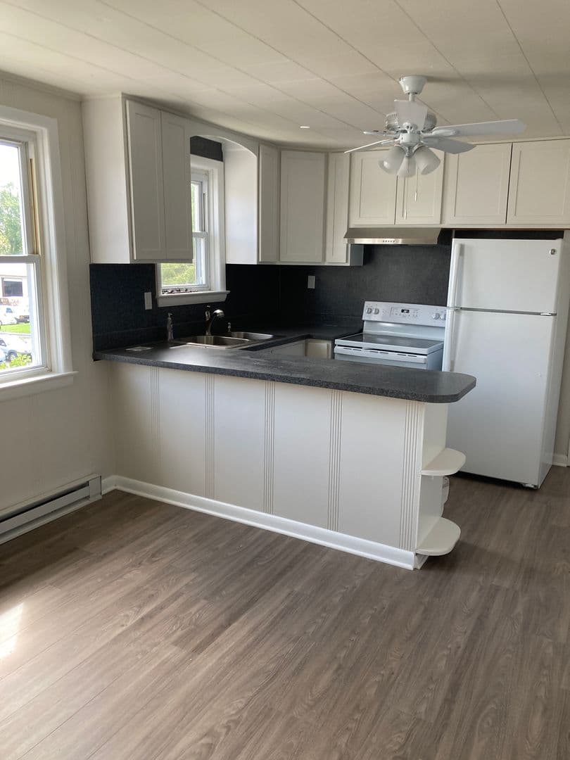 Hampstead Apartment: 1232 N Main St