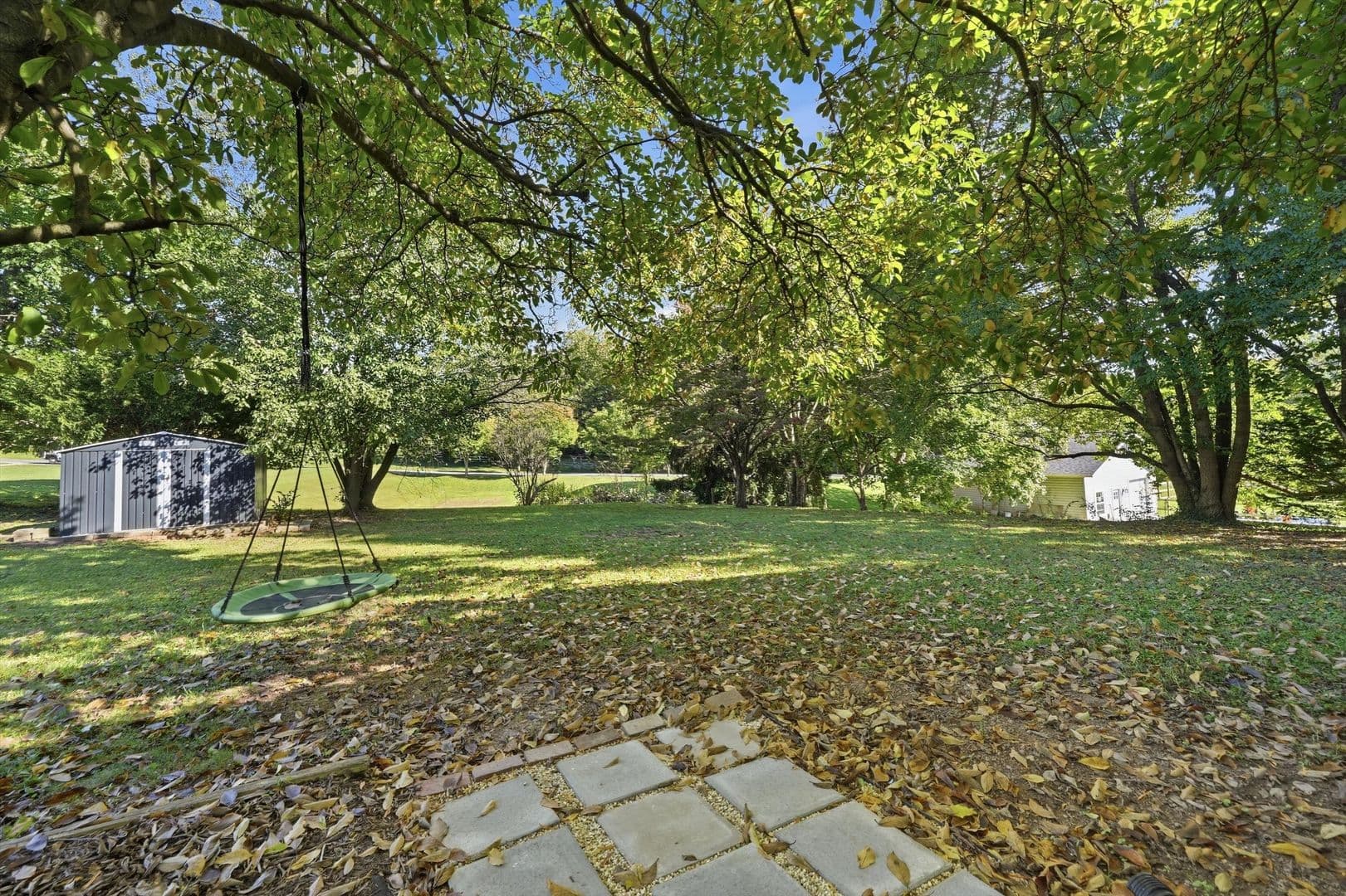 Damascus House: 26015 Woodfield Rd