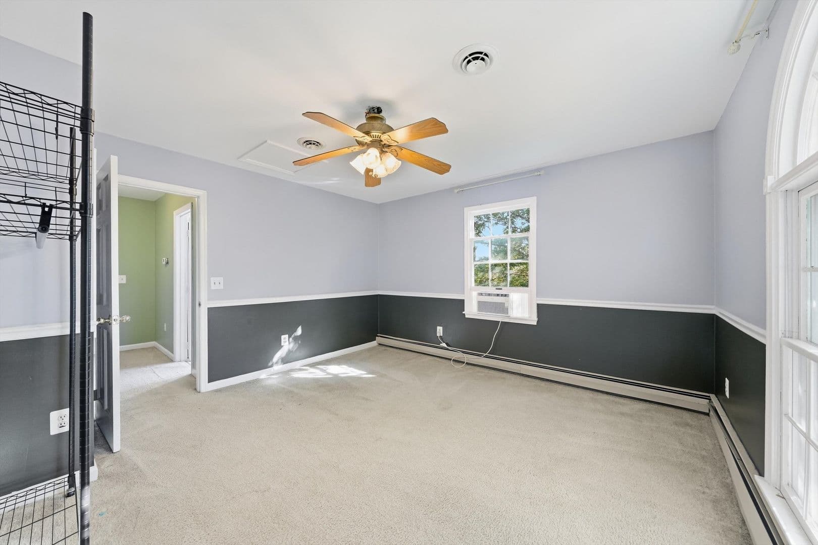 Damascus House: 26015 Woodfield Rd