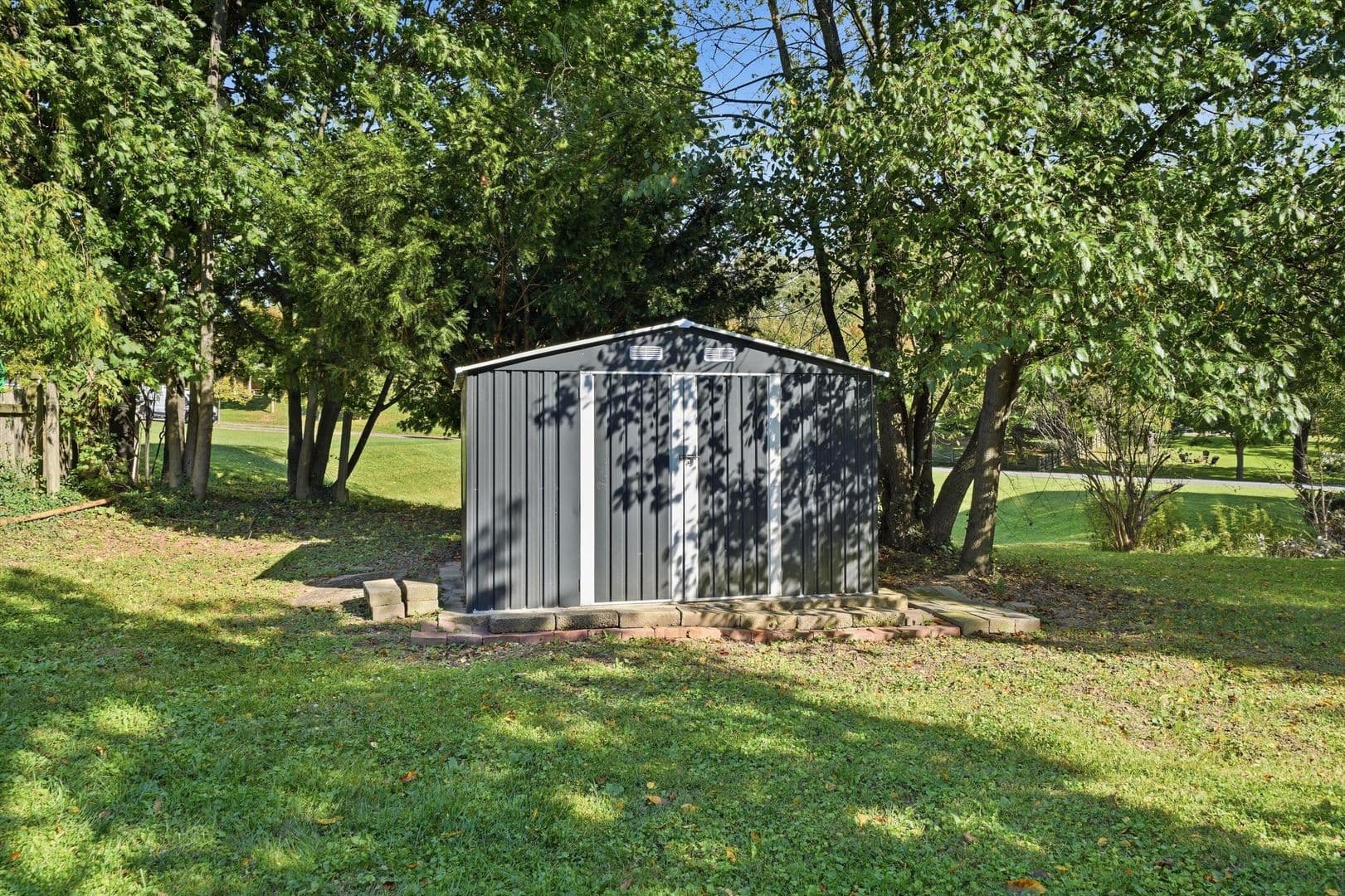 Damascus House: 26015 Woodfield Rd