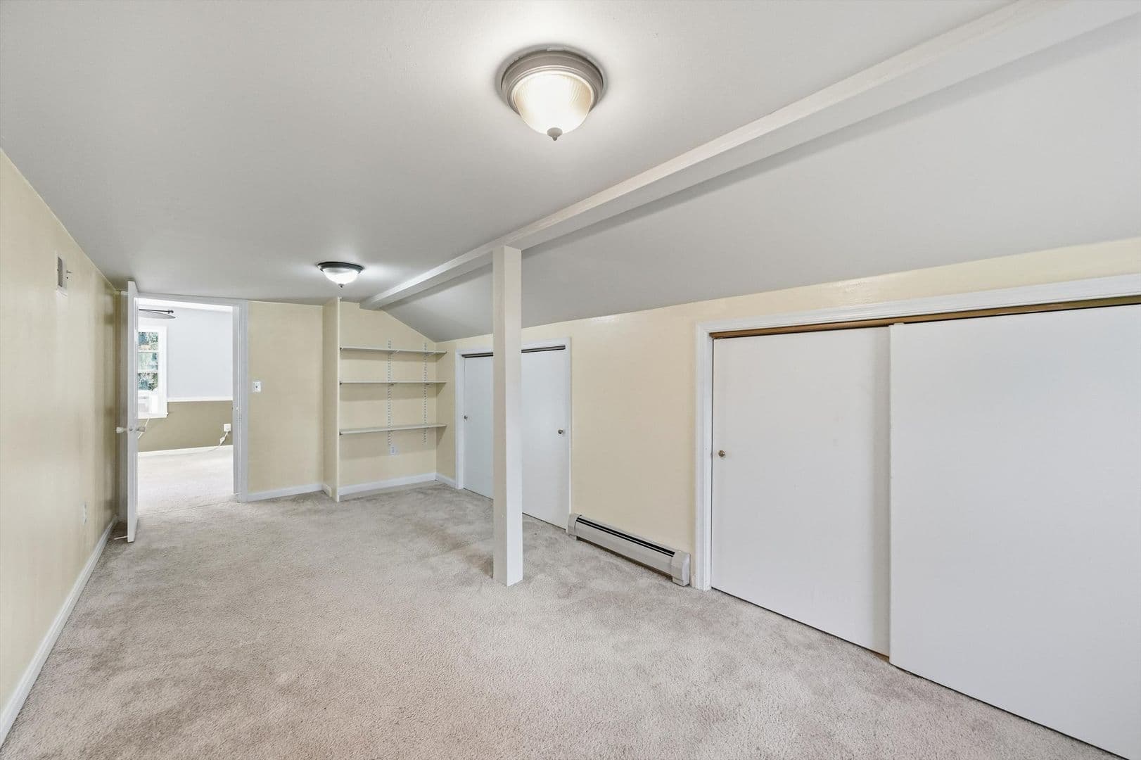 Damascus House: 26015 Woodfield Rd