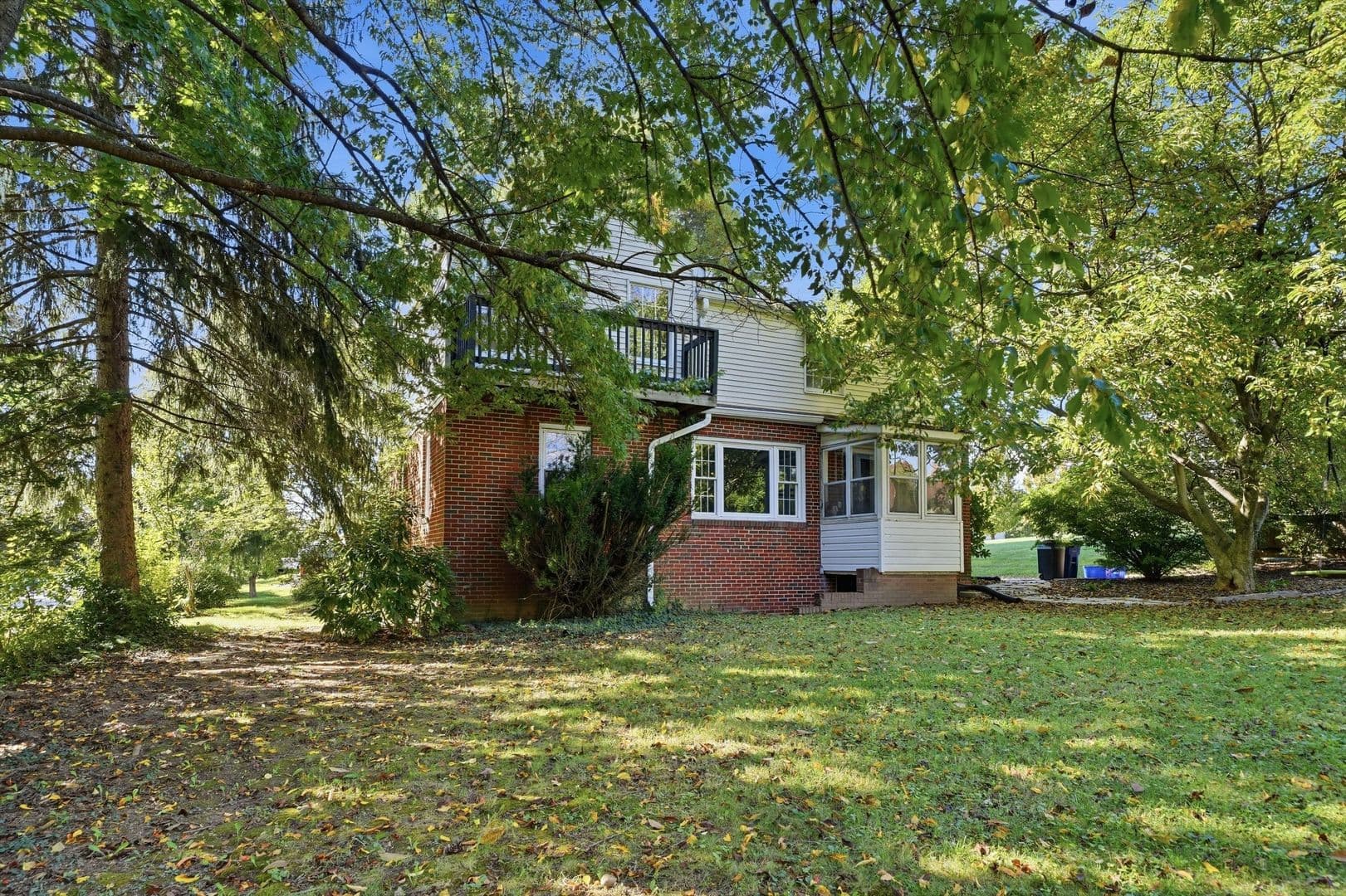 Damascus House: 26015 Woodfield Rd