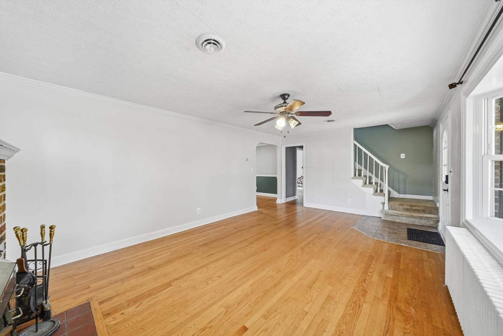 Damascus House: 26015 Woodfield Rd