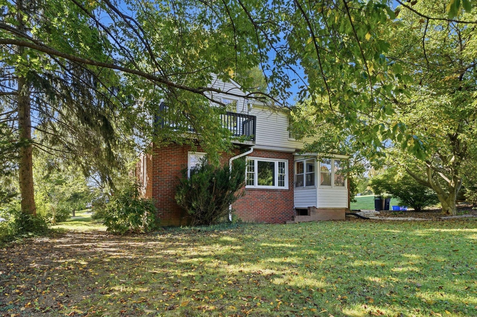 Damascus House: 26015 Woodfield Rd
