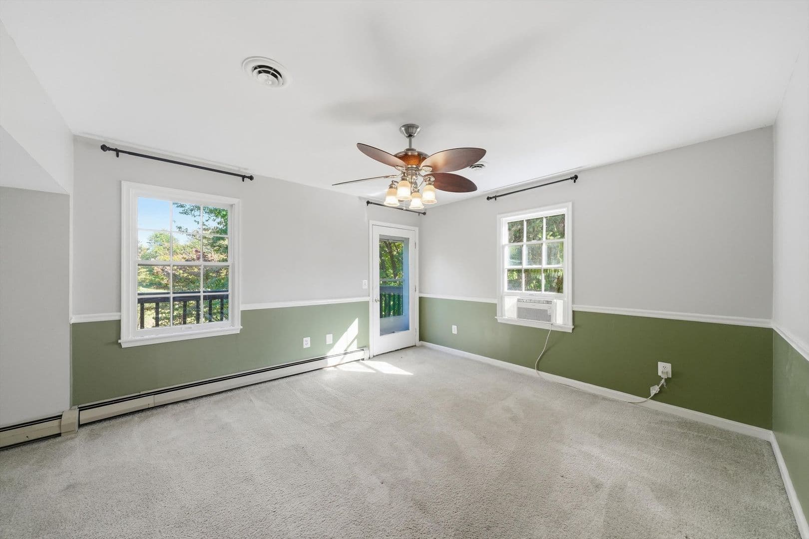 Damascus House: 26015 Woodfield Rd