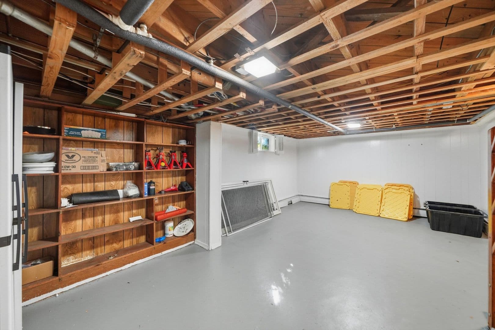 Damascus House: 26015 Woodfield Rd