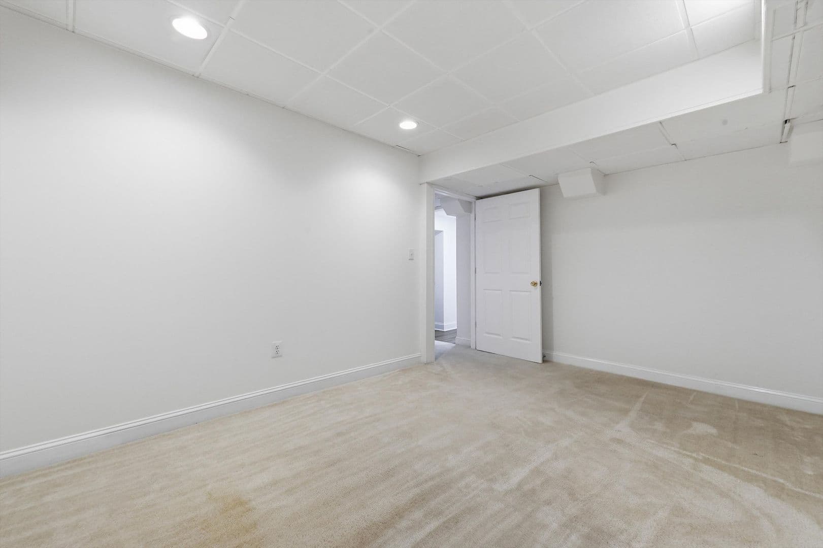 Mount Airy House: 17545 Hardy Rd