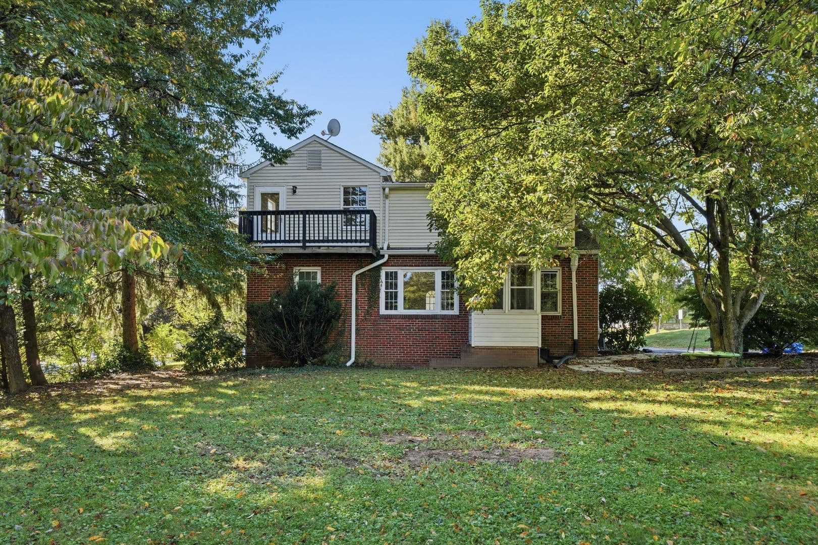 Damascus House: 26015 Woodfield Rd
