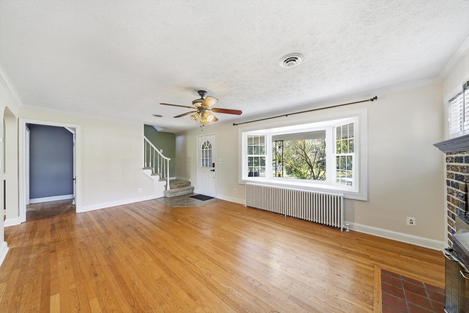 Damascus House: 26015 Woodfield Rd