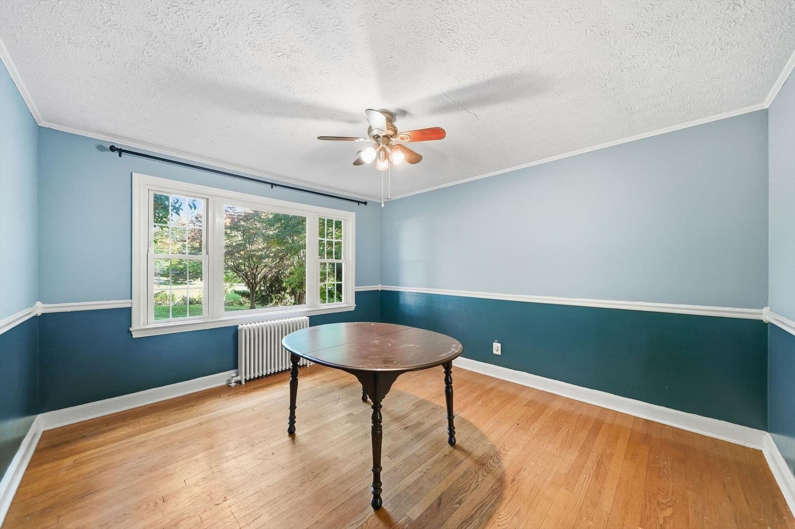 Damascus House: 26015 Woodfield Rd
