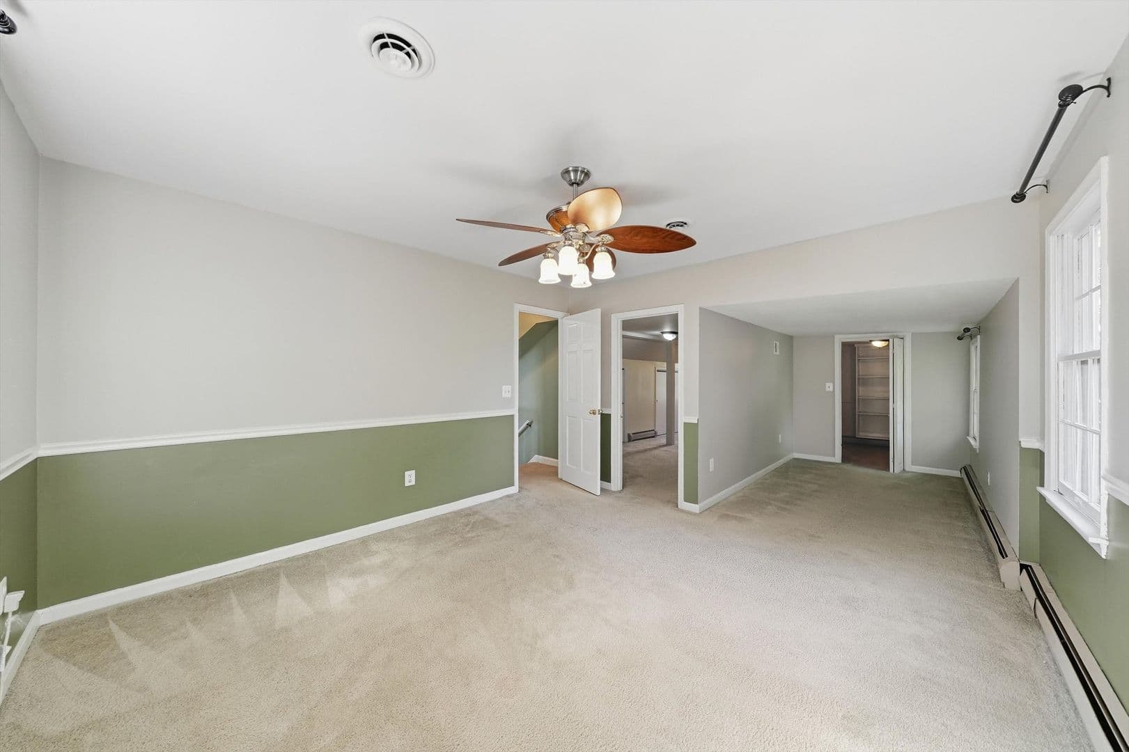 Damascus House: 26015 Woodfield Rd