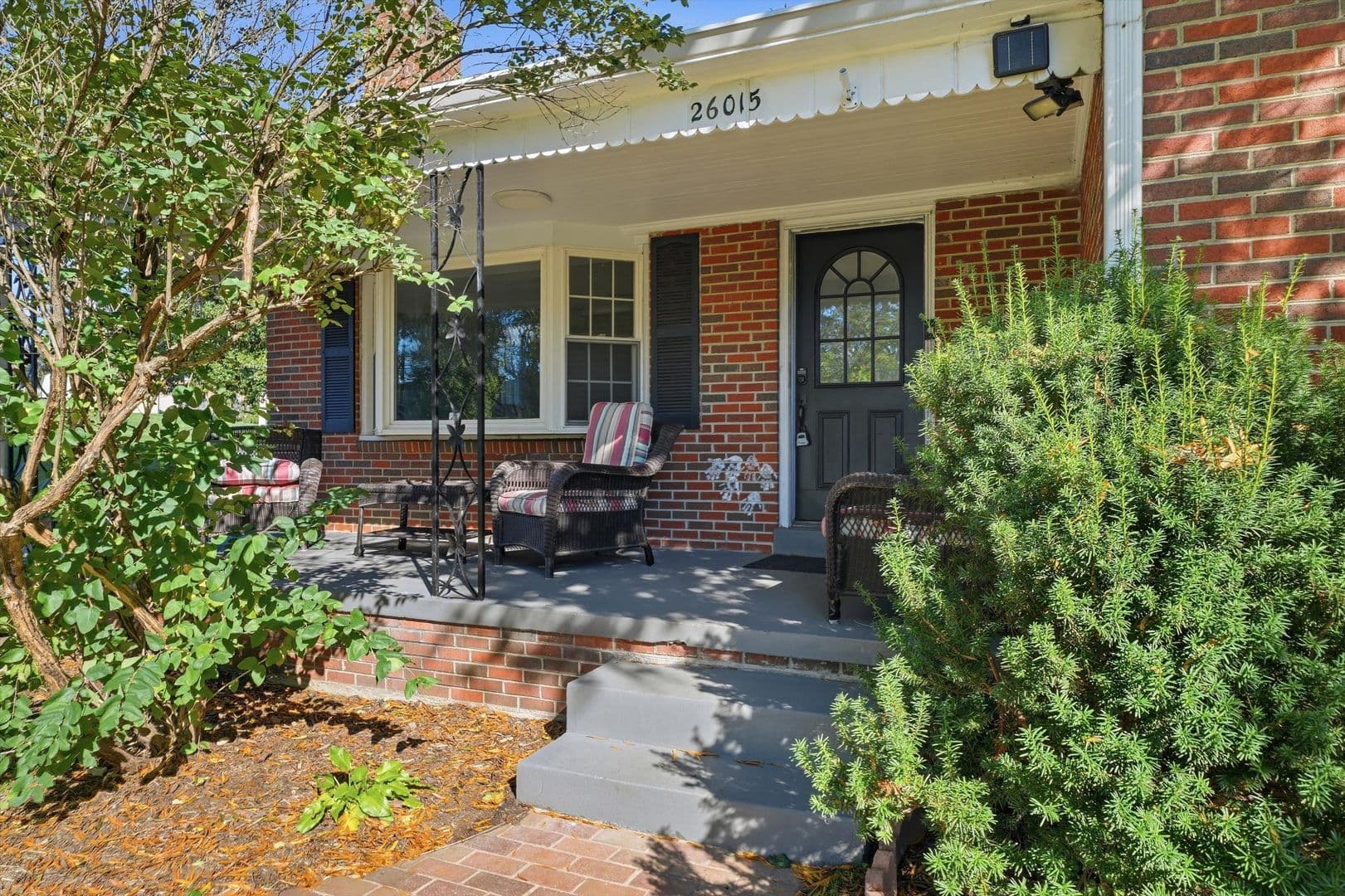 Damascus House: 26015 Woodfield Rd