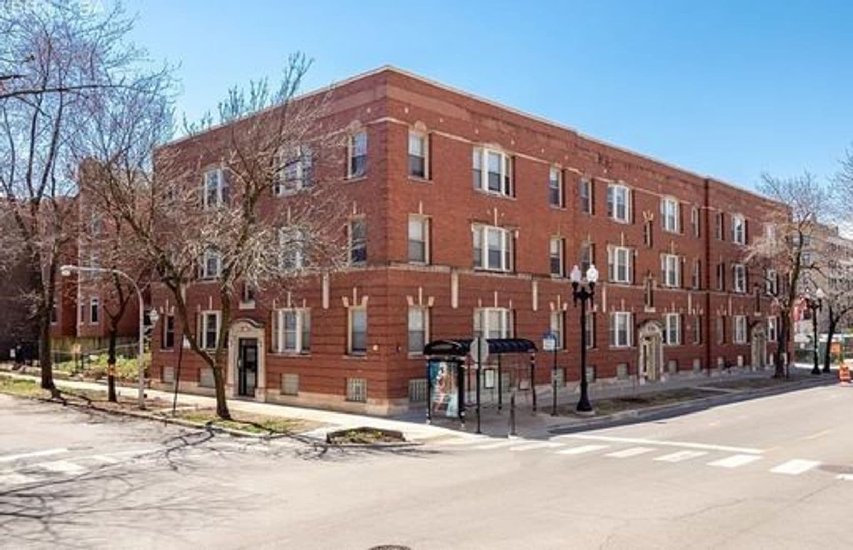 Chicago Apartment: 1305 W Morse Ave