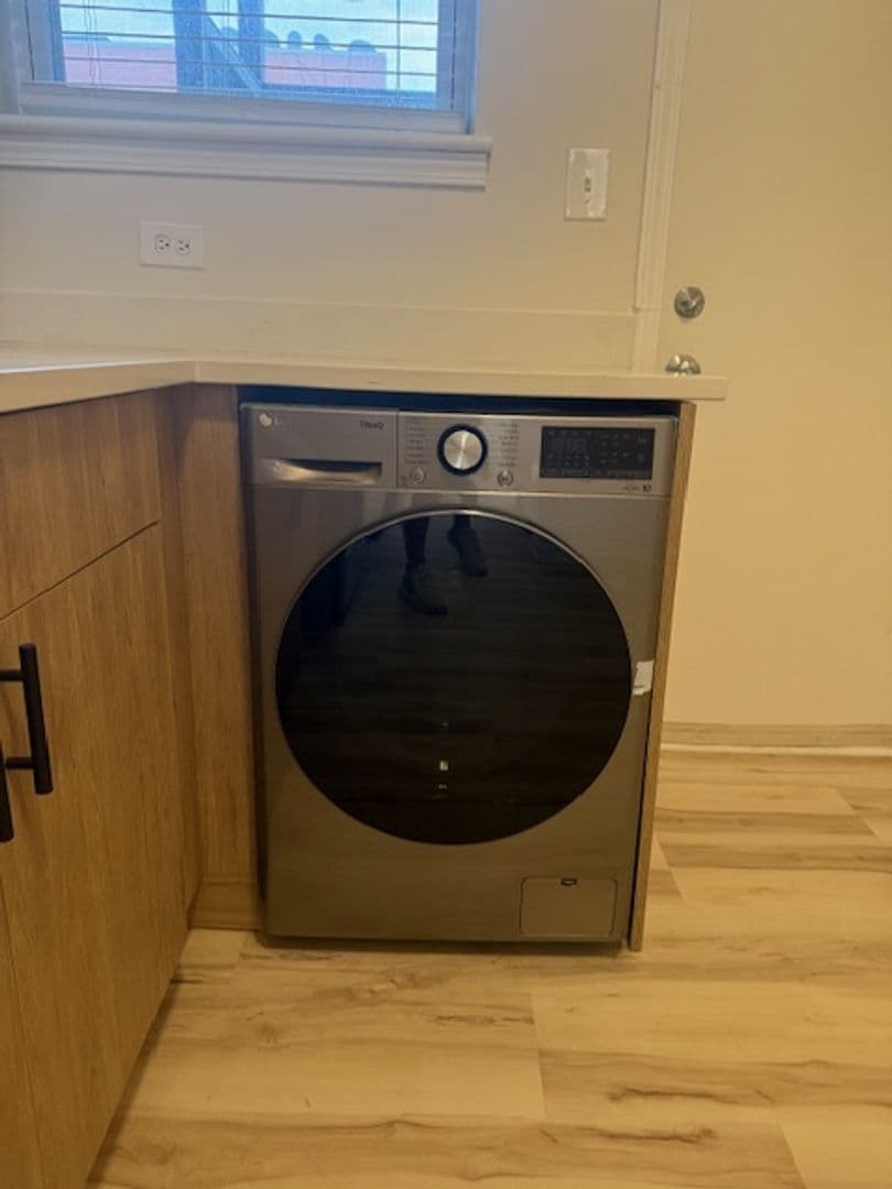Chicago Apartment: 1305 W Morse Ave