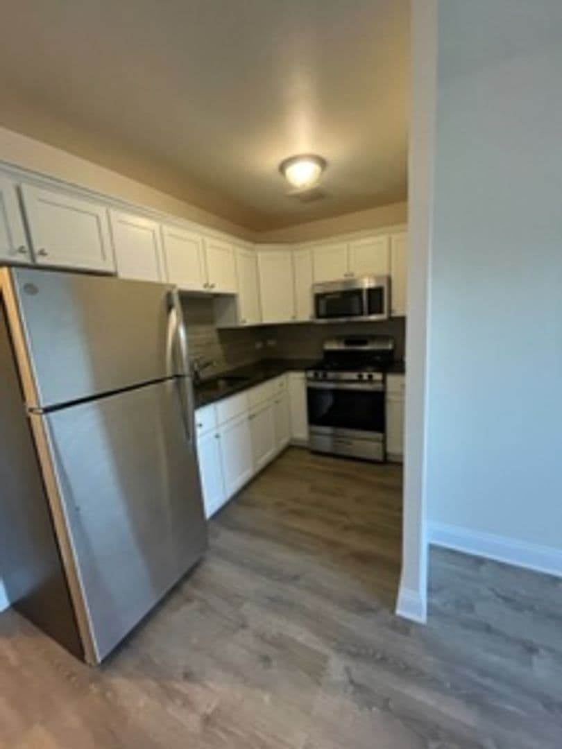 Chicago Apartment: 6633 N Sheridan Road