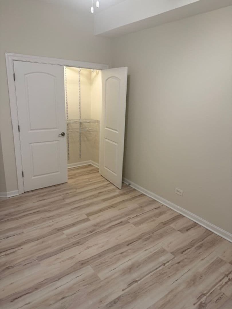 Chicago Apartment: 1305 W Morse Ave