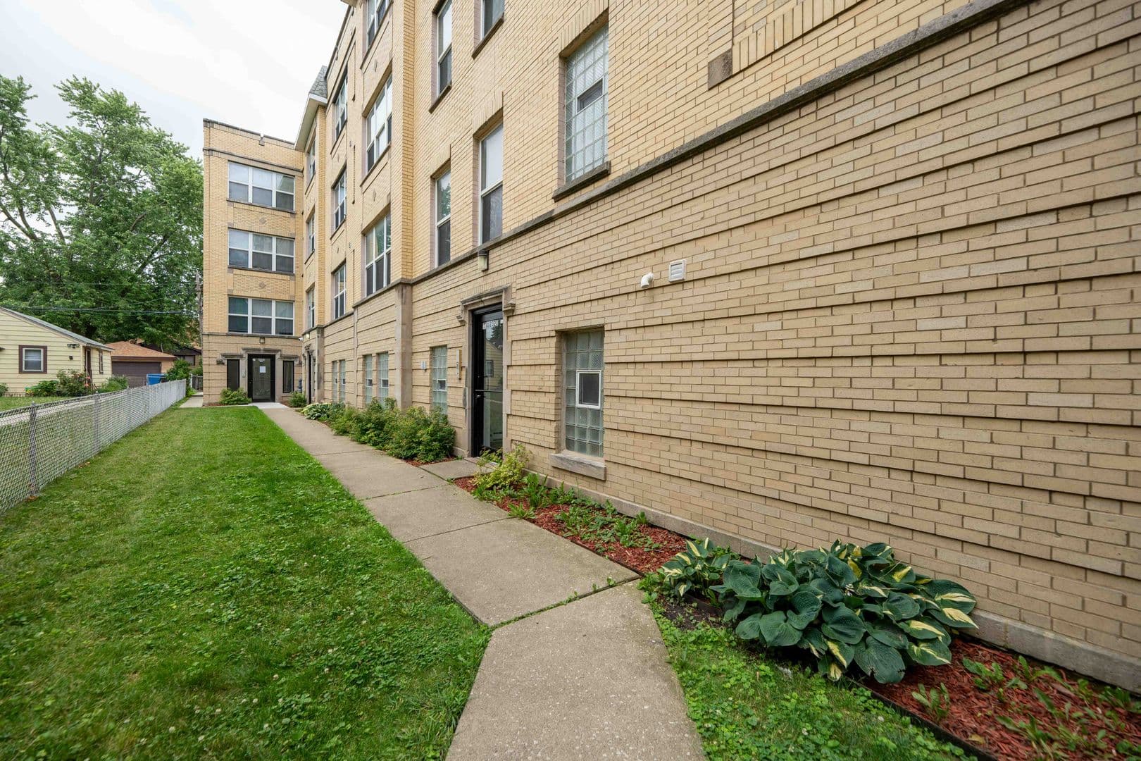 Chicago Apartment: 2321 N Oak Park Ave