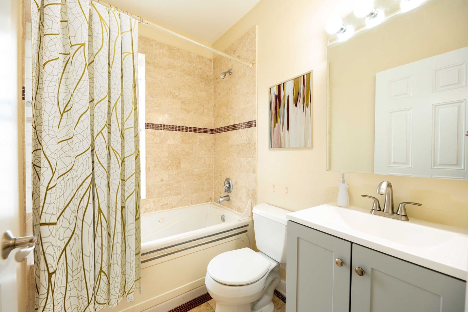Chicago Apartment: 2321 N Oak Park Ave
