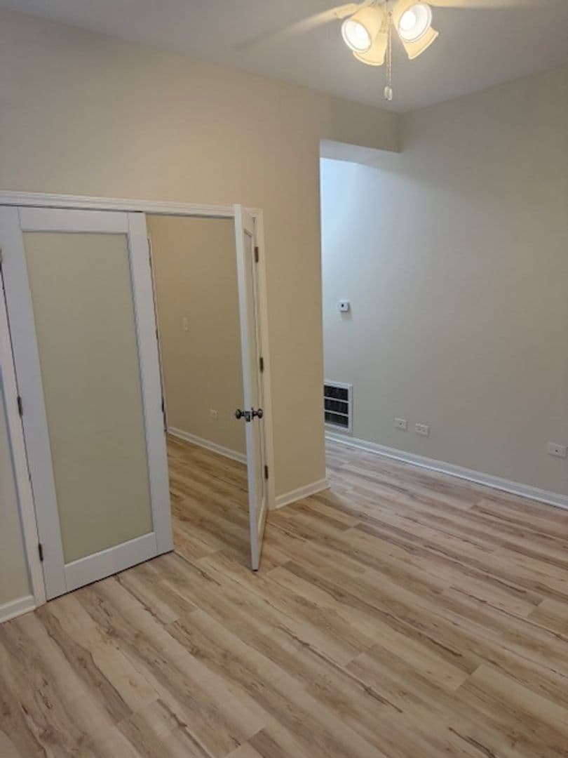 Chicago Apartment: 1305 W Morse Ave