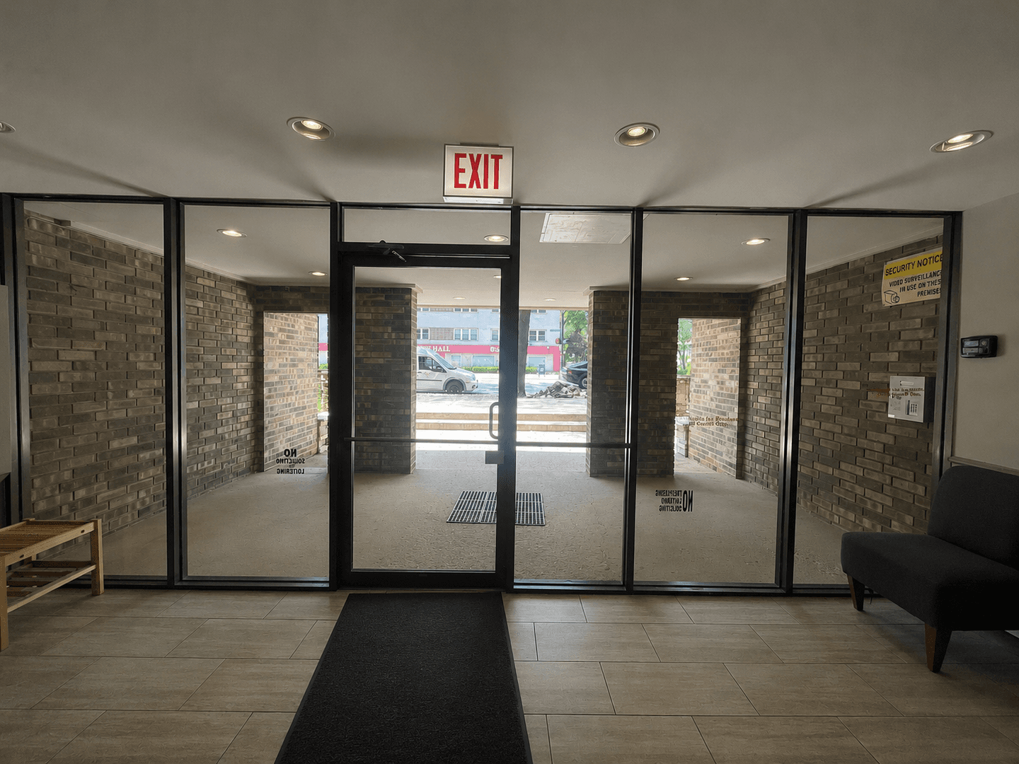 Chicago Apartment: 6633 N Sheridan Road