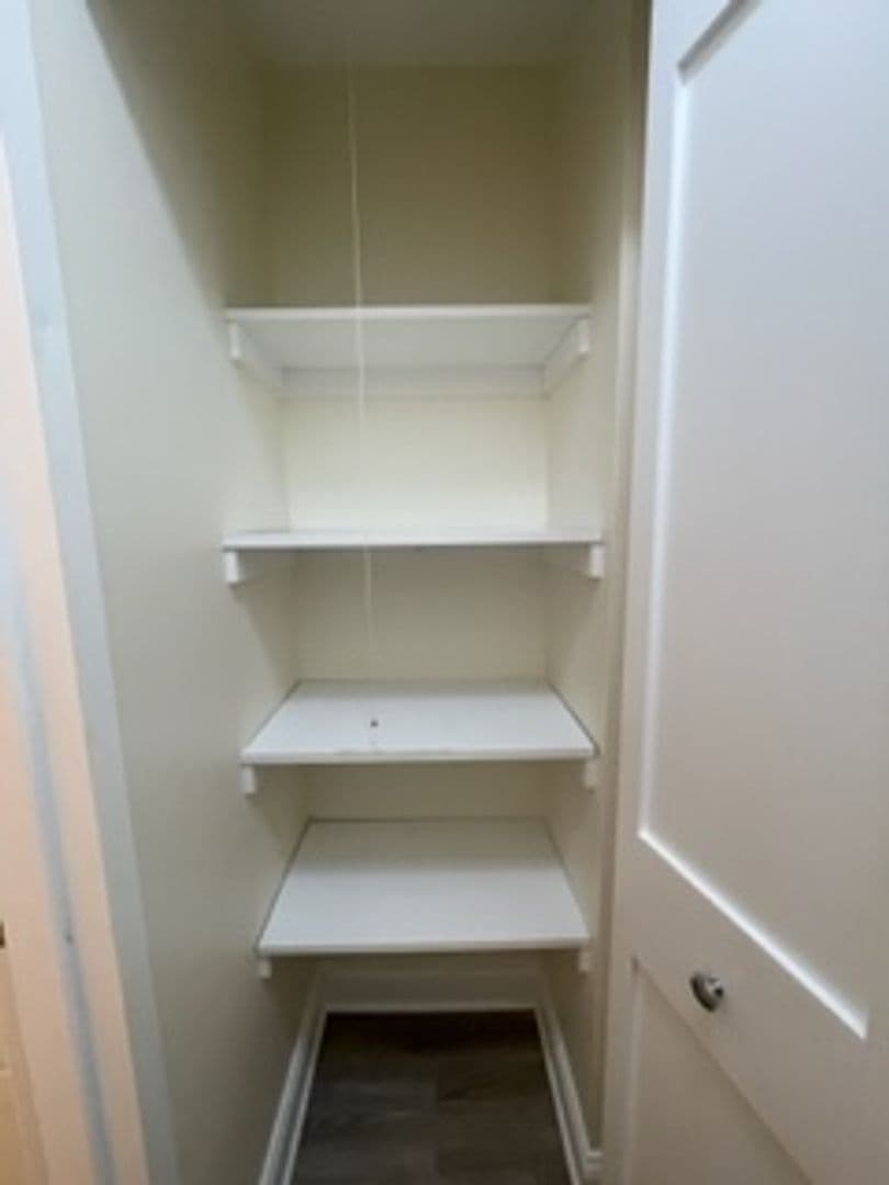 Chicago Apartment: 6633 N Sheridan Road