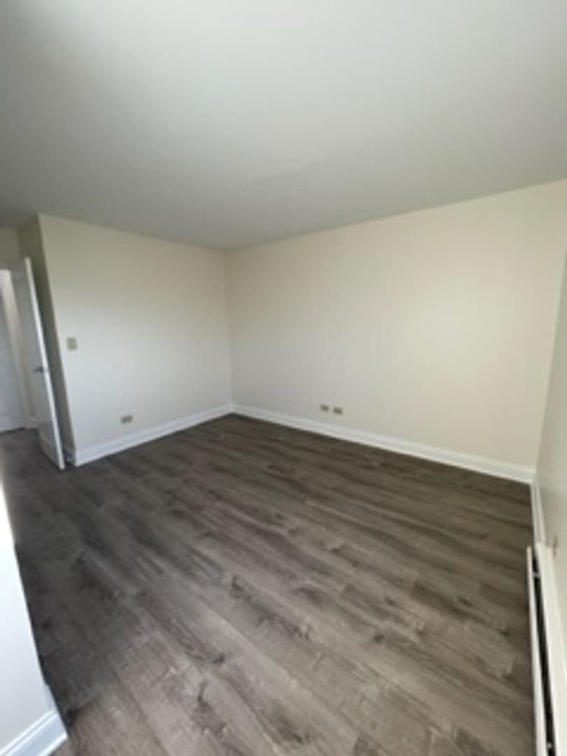 Chicago Apartment: 6633 N Sheridan Road