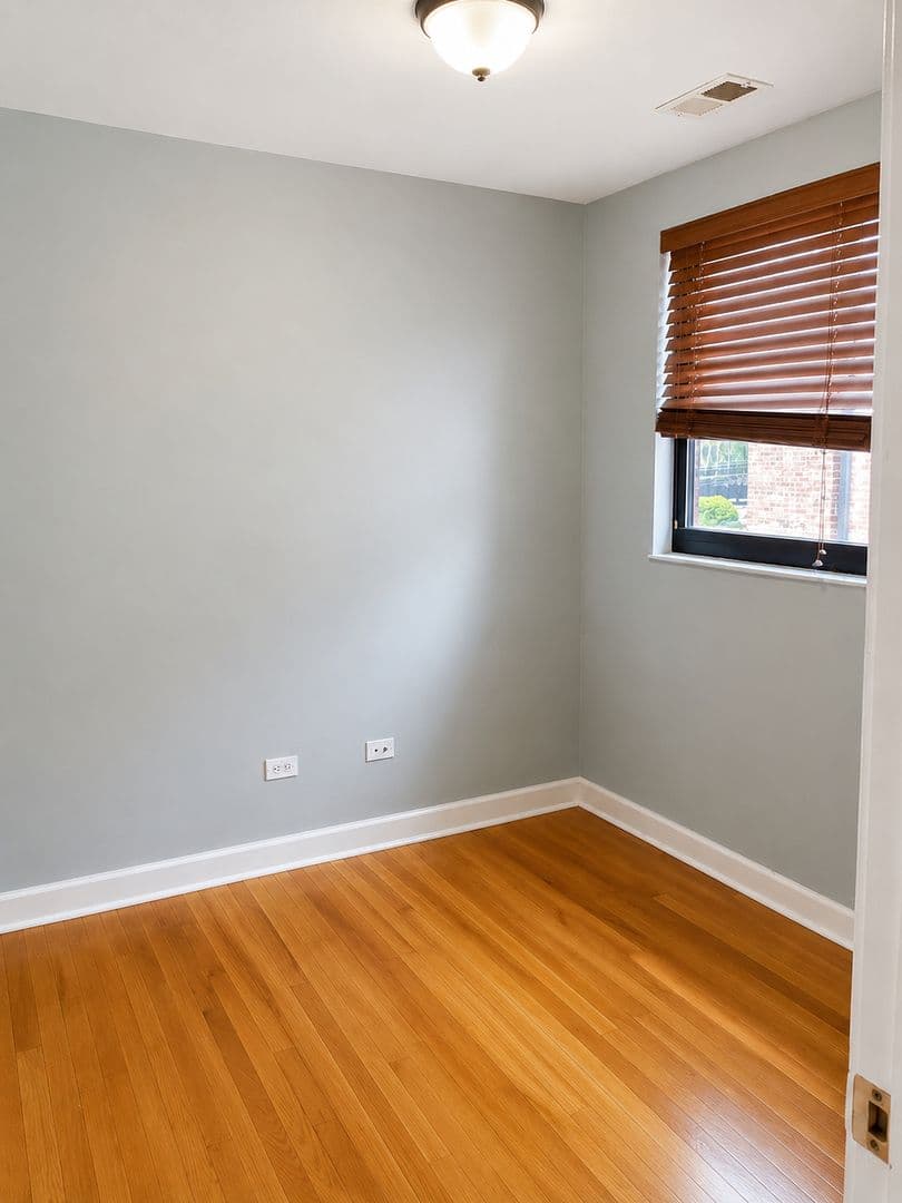 Chicago Apartment: 7314 N. Winchester Ave