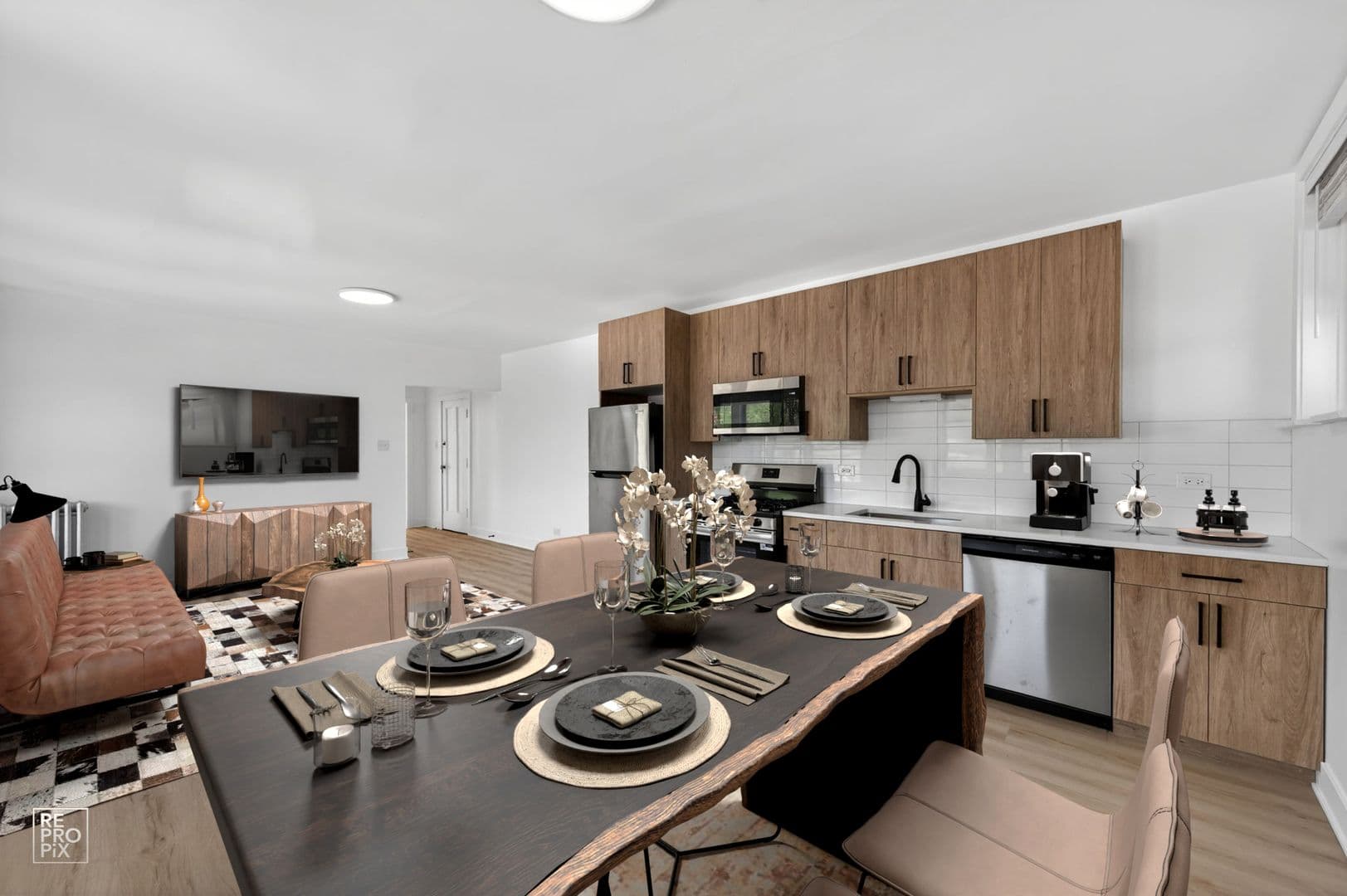 Chicago Apartment: 6310 N Artesian