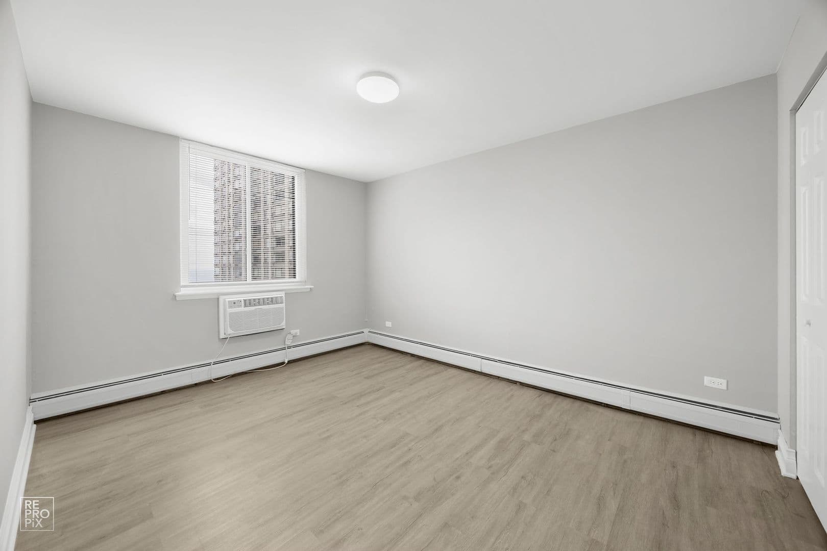 Chicago Apartment: 5800 N Sheridan Rd