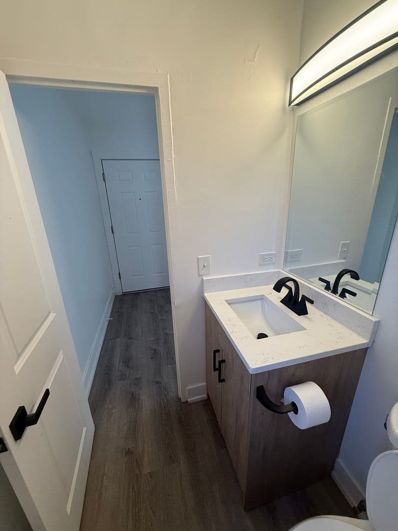 Chicago Apartment: 6230 N Kenmore