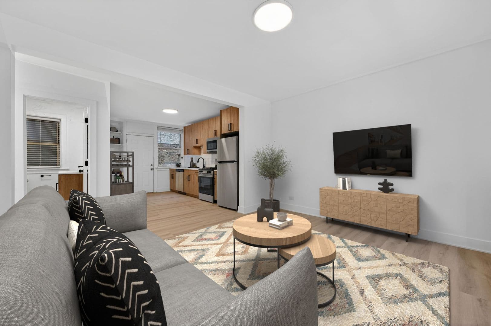 Chicago Apartment: 6310 N Artesian