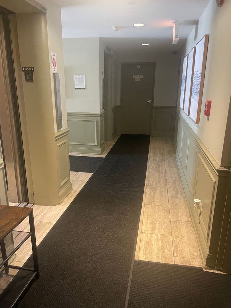 Chicago Apartment: 6633 N Sheridan Road