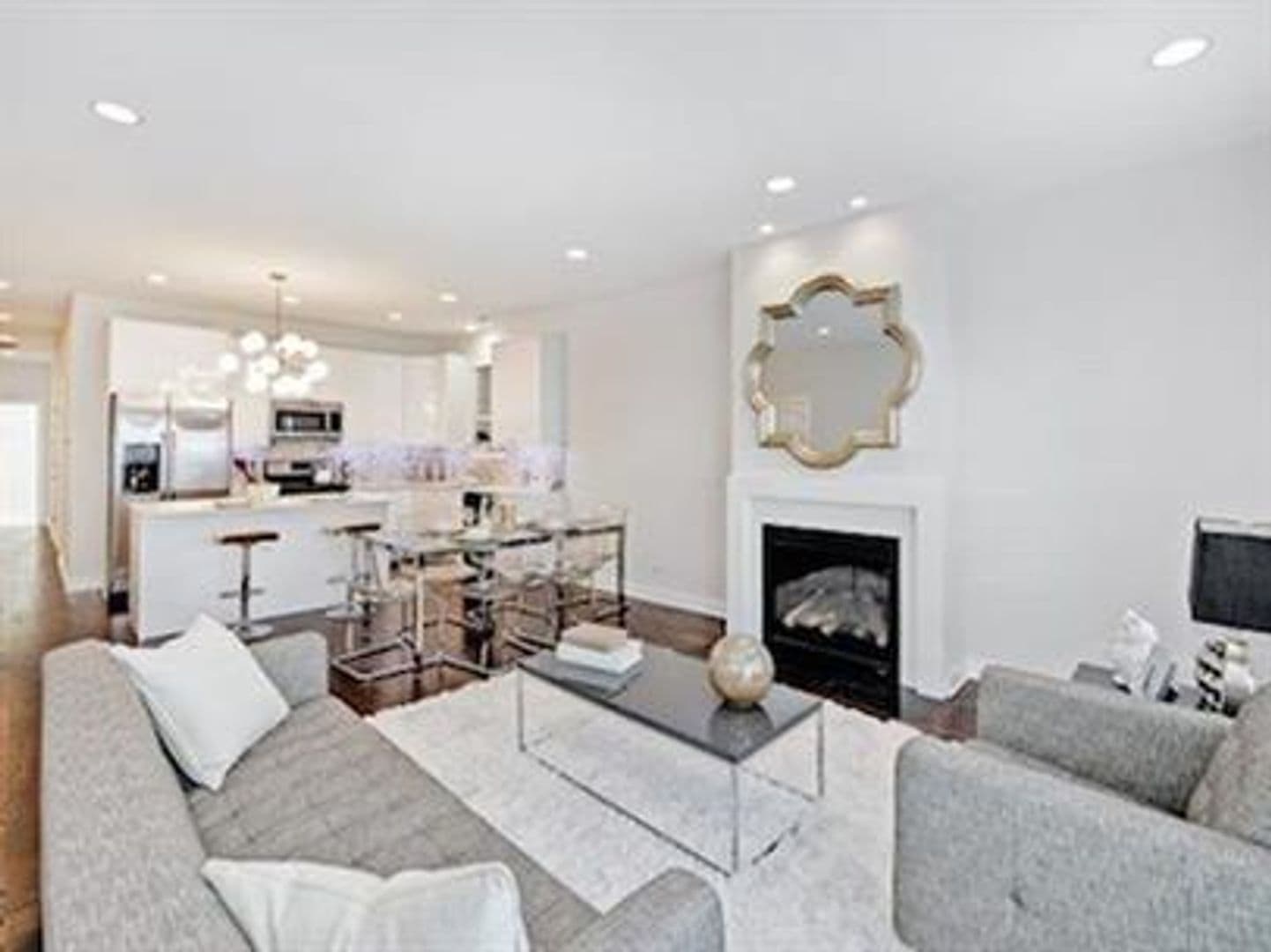 Chicago Apartment: 3408 N. Milwaukee Avenue