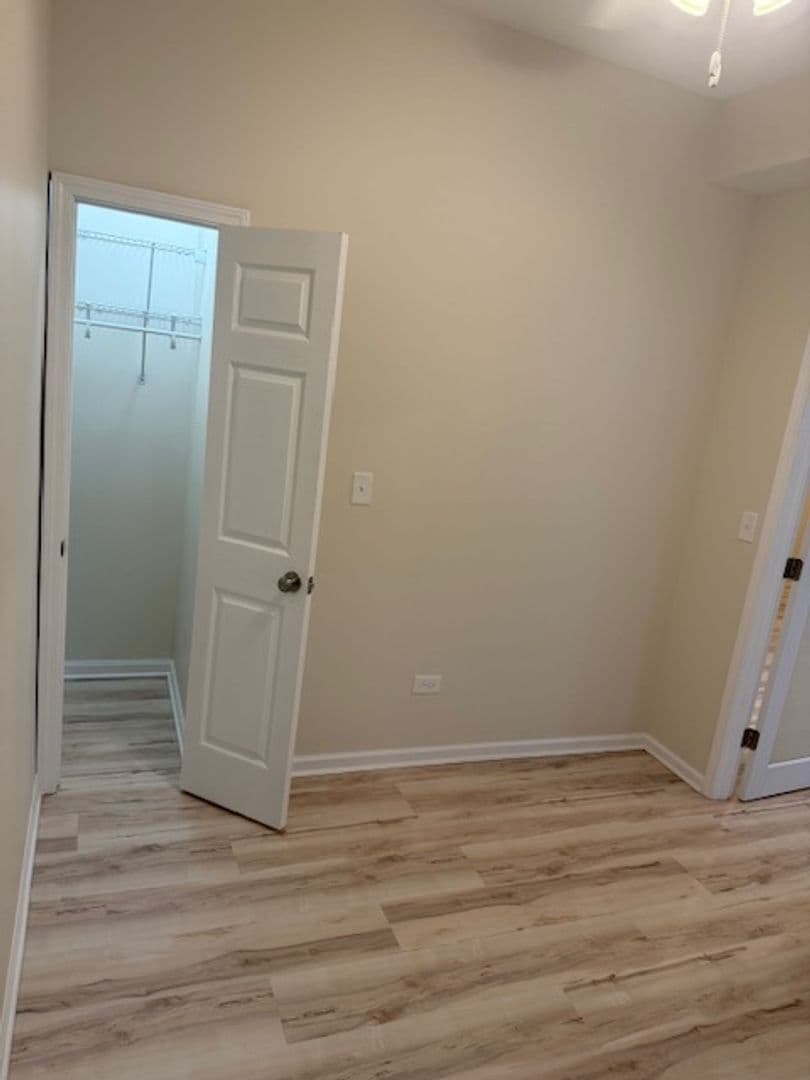 Chicago Apartment: 1305 W Morse Ave