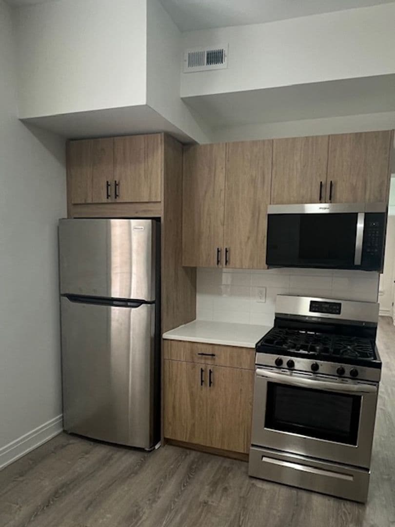 Chicago Apartment: 1619 North Damen Avenue