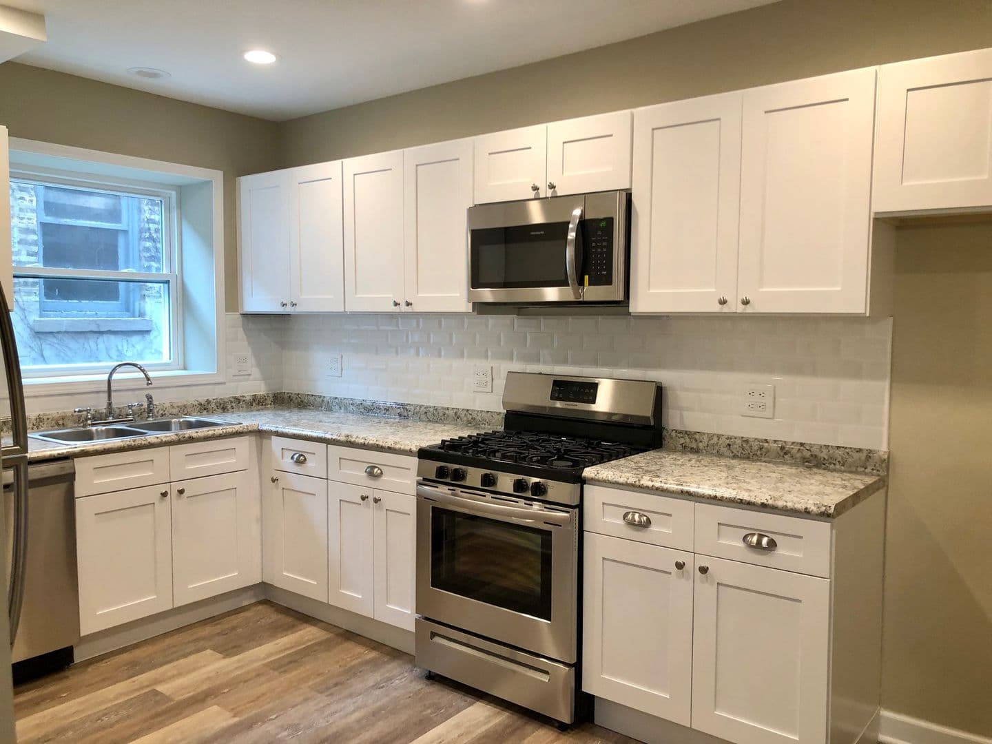 Chicago Apartment: 2641 W Estes Ave