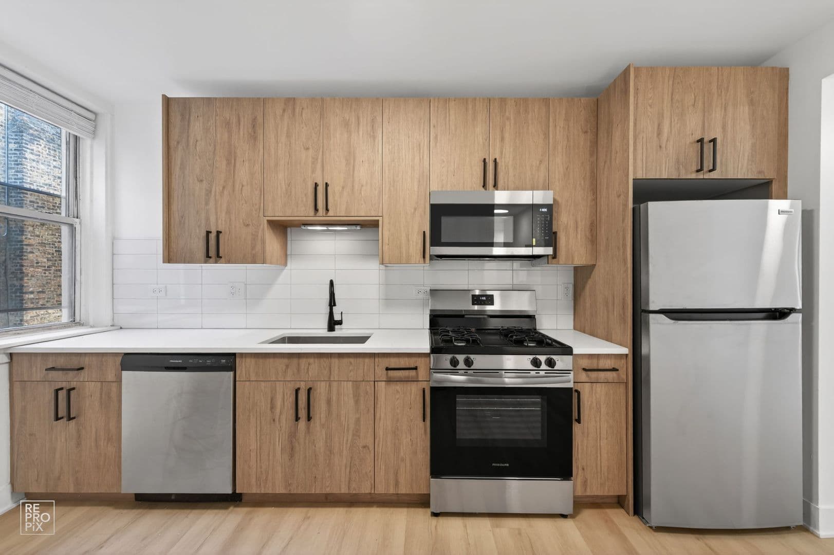Chicago Apartment: 6310 N Artesian