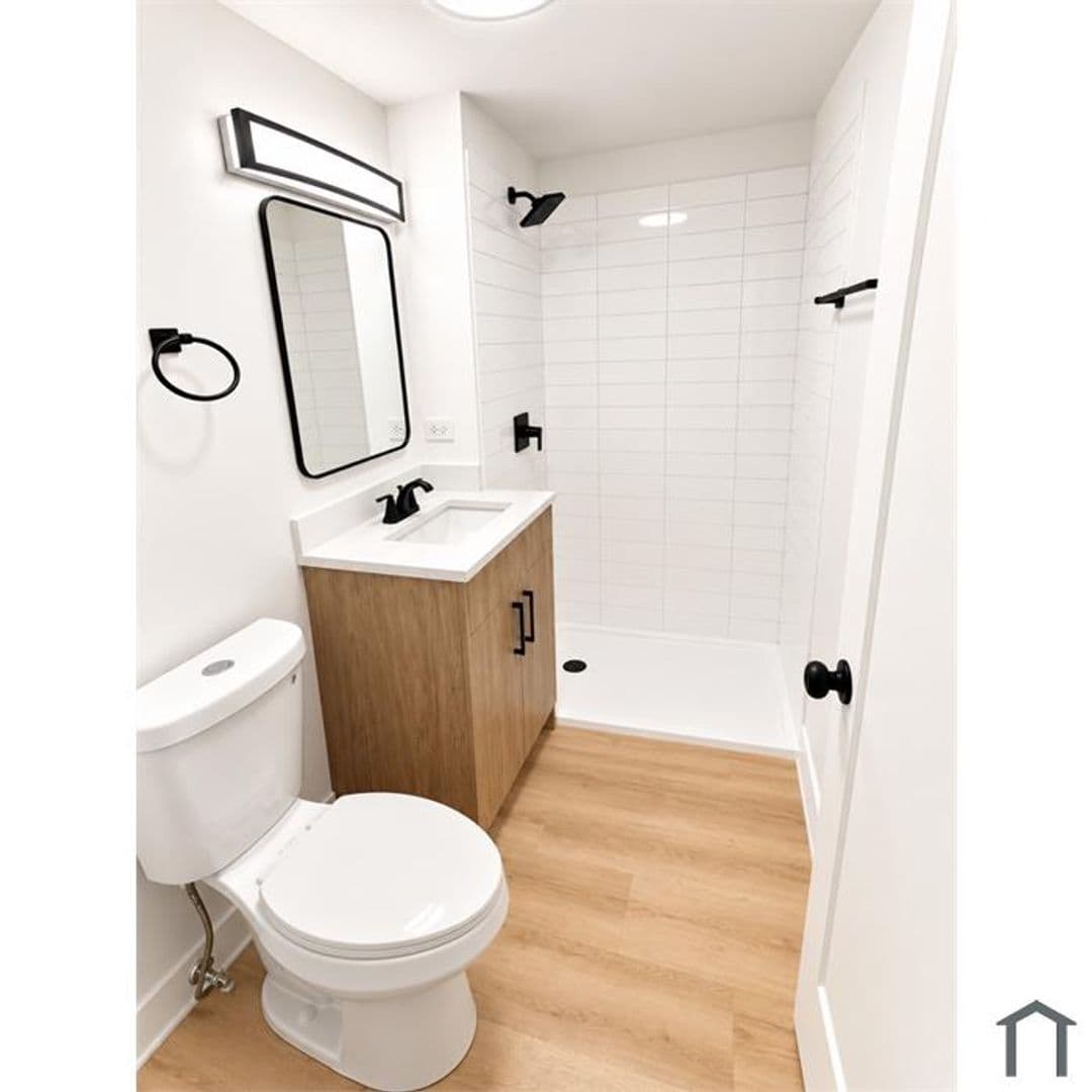 Chicago Apartment: 6310 N Artesian