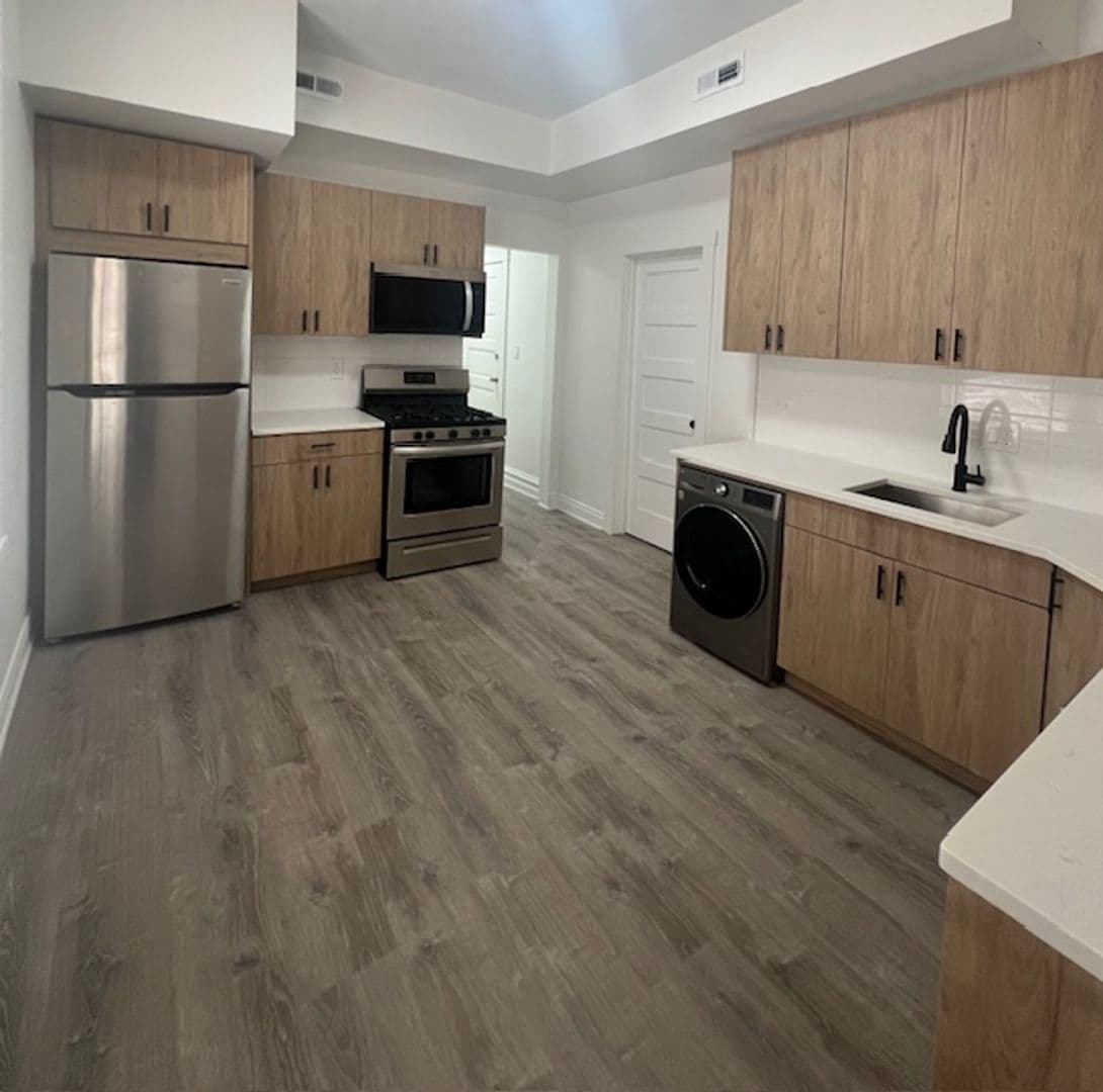 Chicago Apartment: 1619 North Damen Avenue